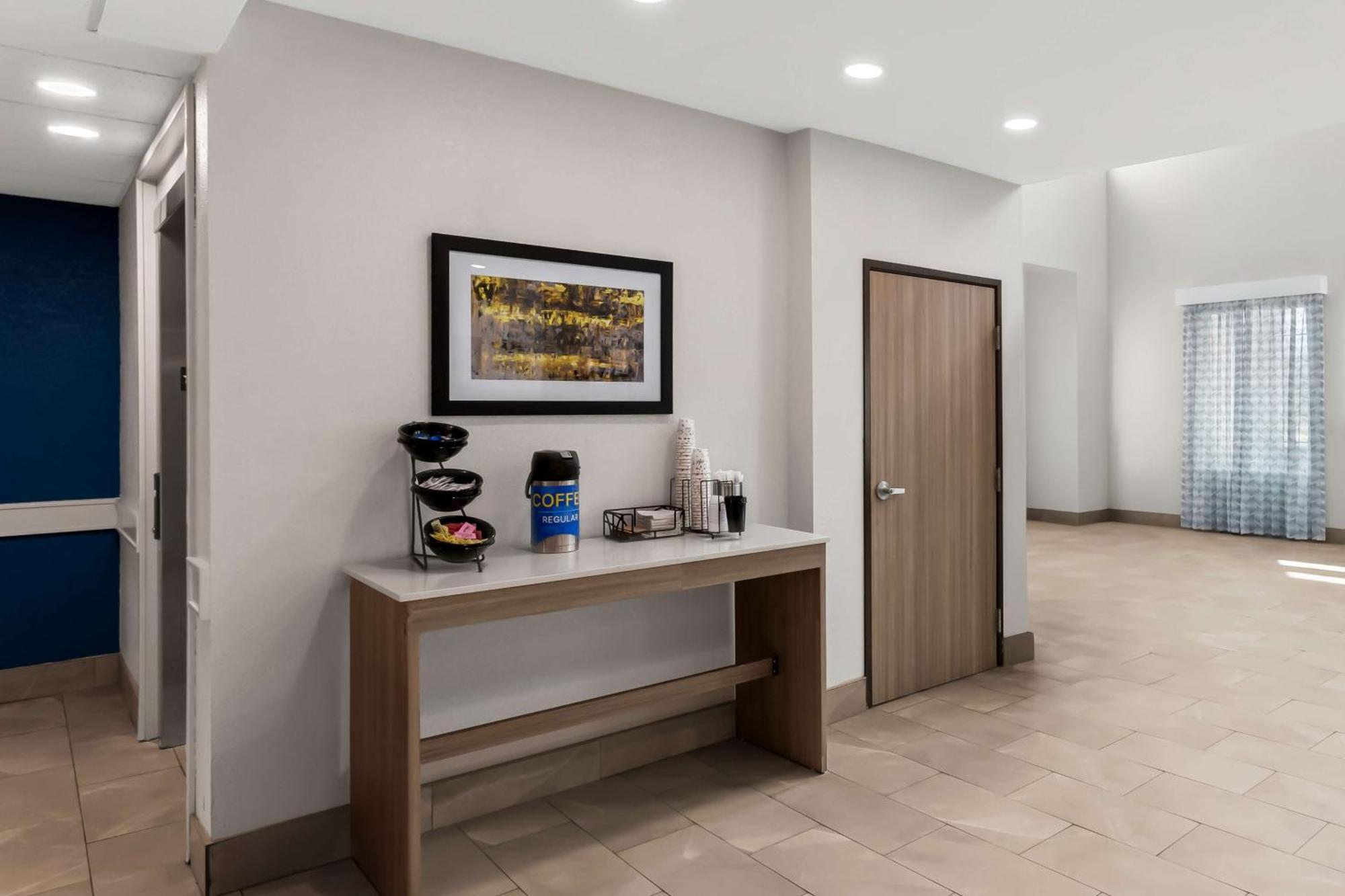 Sonesta Essential La Porte Exterior photo