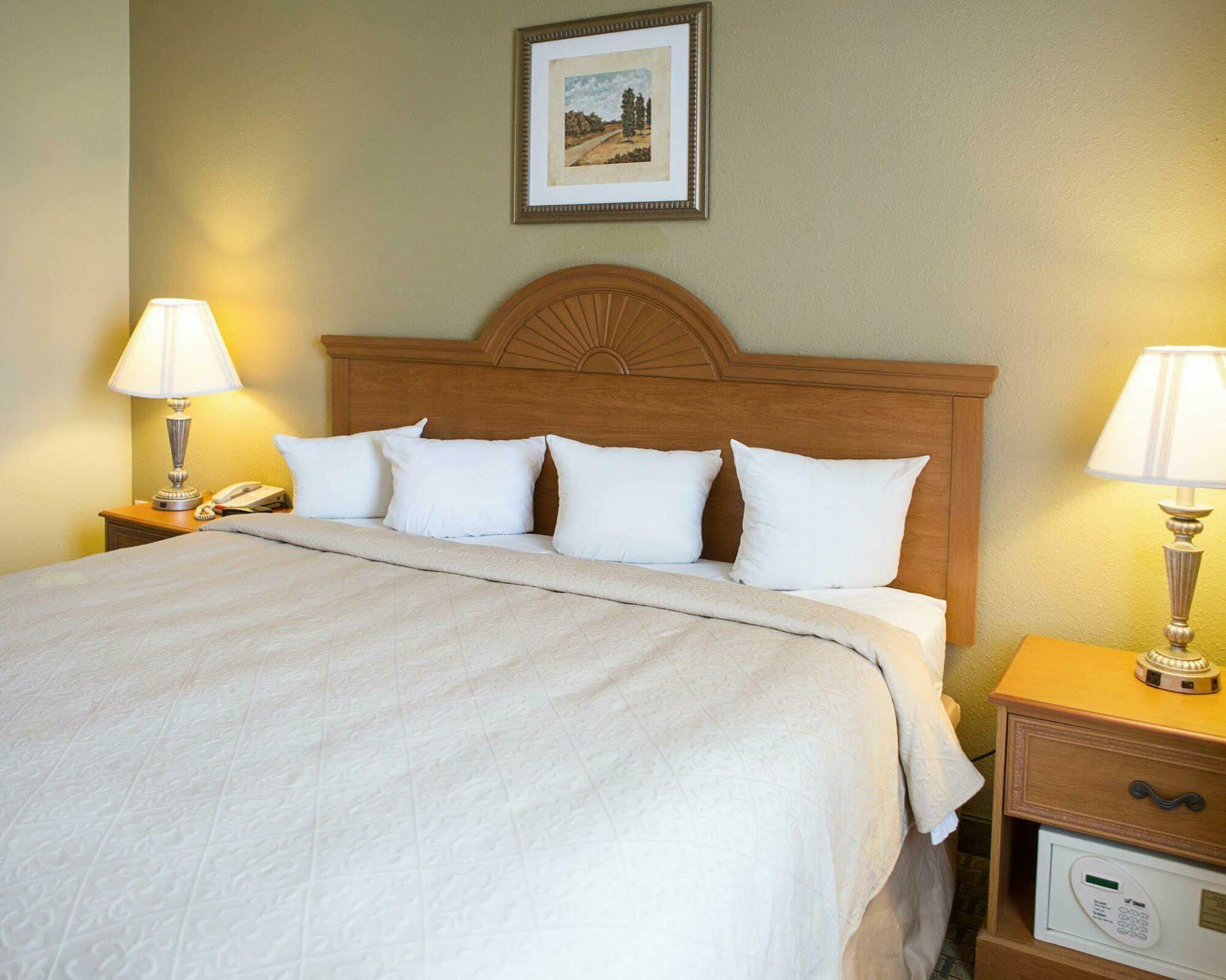 Sonesta Essential La Porte Exterior photo
