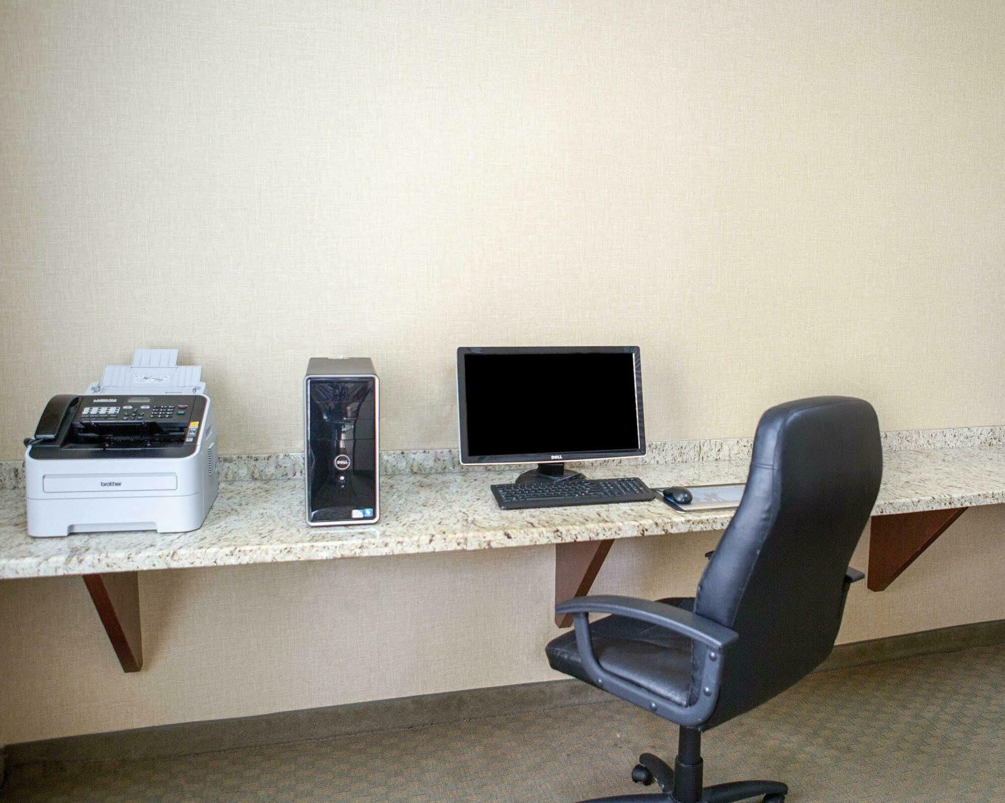 Sonesta Essential La Porte Exterior photo